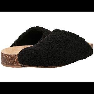 NWT Steve Madden VESA Sherpa slide / slippers